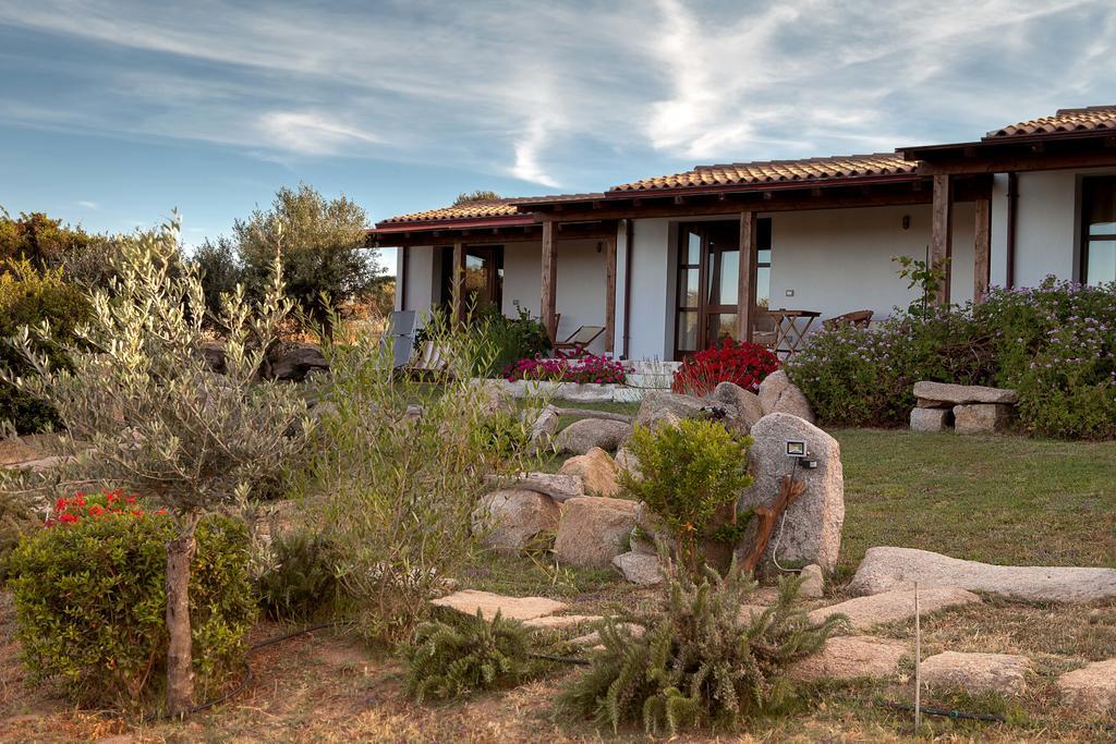 アリエントゥ Agriturismo Nuraghe Tuttusoniヴィラ エクステリア 写真